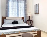 اتاق خواب مستر با پرده های با سقف کاغذ ویلا در درگهان 15648847