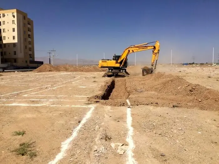 زمین مسکونی در حال پی ریزی شده در قشم 5264487445