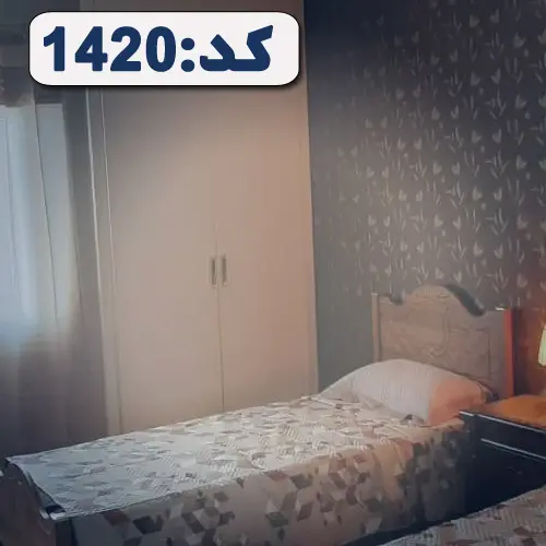 اتاق خواب با 2 تخت یک نفره چوبی و کمد دیواری خانه ویلایی در قشم 4874568