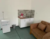 آشپزخانه با مبل و کابینت و سینک خانه ویلایی در هنگام 456434