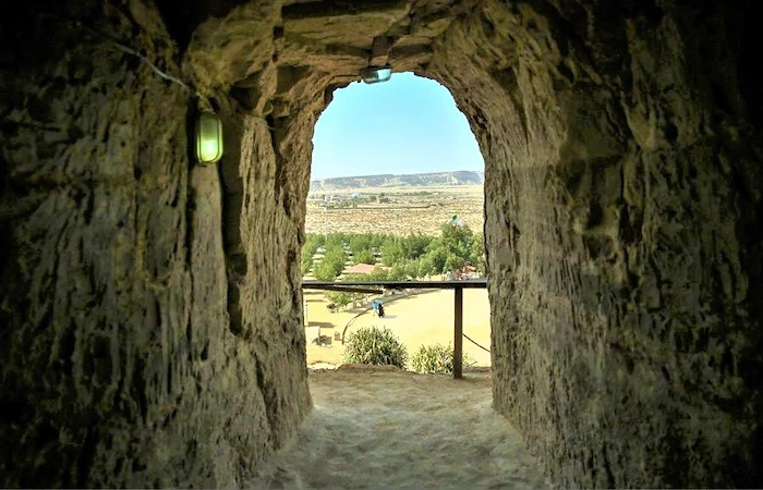 ورودی غار خربس در قشم 46313867487