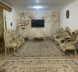 اتاق پذیرایی به همراه مبلمان و تلوزیون ویلا در قشم 487564365