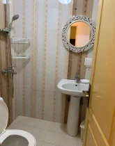 توالت فرنگی و حمام با روشو آپارتمان در لارک 156348