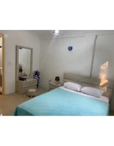 اتاق خواب مستر با کف سرامیکی و میز و آینه آپارتمان در لارک 45867