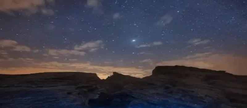 آسمان کهکشانی سوار بر آب های جزیره لارک 541564165