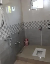 حمام و سرویس بهداشتی ایرانی کاشی کارش شده ویلا در قشم 25965854